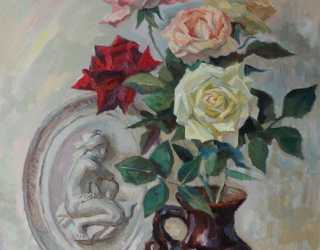 Натюрморт с розами и барельефом